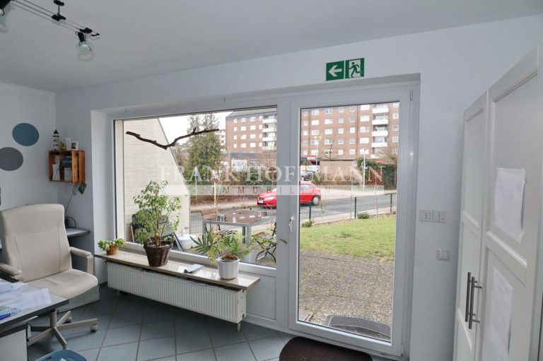 Immobilienangebot - Henstedt-Ulzburg - Alle - Gewerblich vermietetes Endreihenhaus mit vielseitiger Nutzungsmöglichkeit in Henstedt-Ulzburg