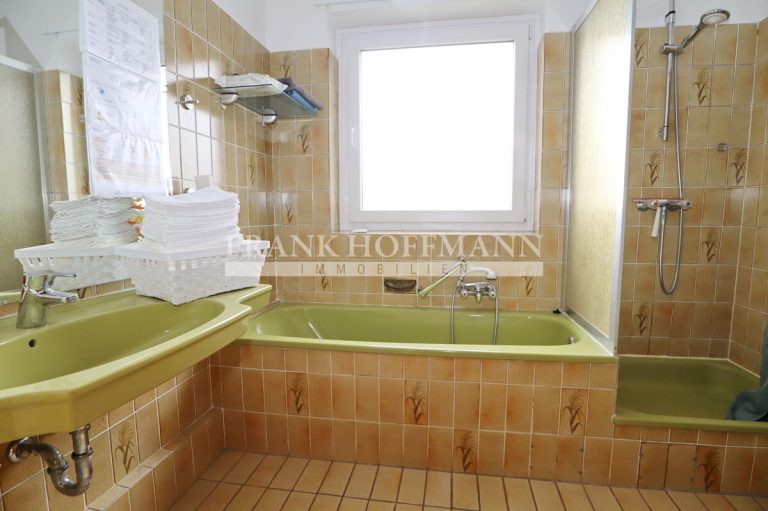 Immobilienangebot - Henstedt-Ulzburg - Alle - Gewerblich vermietetes Endreihenhaus mit vielseitiger Nutzungsmöglichkeit in Henstedt-Ulzburg