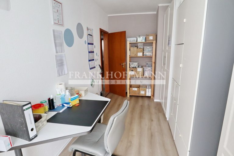 Immobilienangebot - Henstedt-Ulzburg - Alle - Gewerblich vermietetes Endreihenhaus mit vielseitiger Nutzungsmöglichkeit in Henstedt-Ulzburg