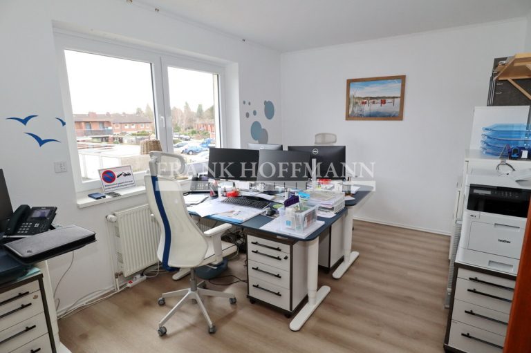 Immobilienangebot - Henstedt-Ulzburg - Alle - Gewerblich vermietetes Endreihenhaus mit vielseitiger Nutzungsmöglichkeit in Henstedt-Ulzburg