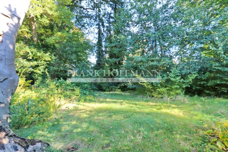 Immobilienangebot - Hamburg - Alle - Zweifamilienhaus auf großem Baugrundstück in Top-Lage von Hamburg-Wellingsbüttel