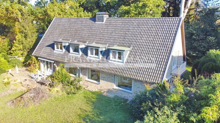 Immobilienangebot - Hamburg - Alle - Zweifamilienhaus auf großem Baugrundstück in Top-Lage von Hamburg-Wellingsbüttel