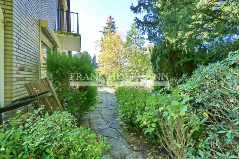 Immobilienangebot - Hamburg - Alle - Zweifamilienhaus auf großem Baugrundstück in Top-Lage von Hamburg-Wellingsbüttel
