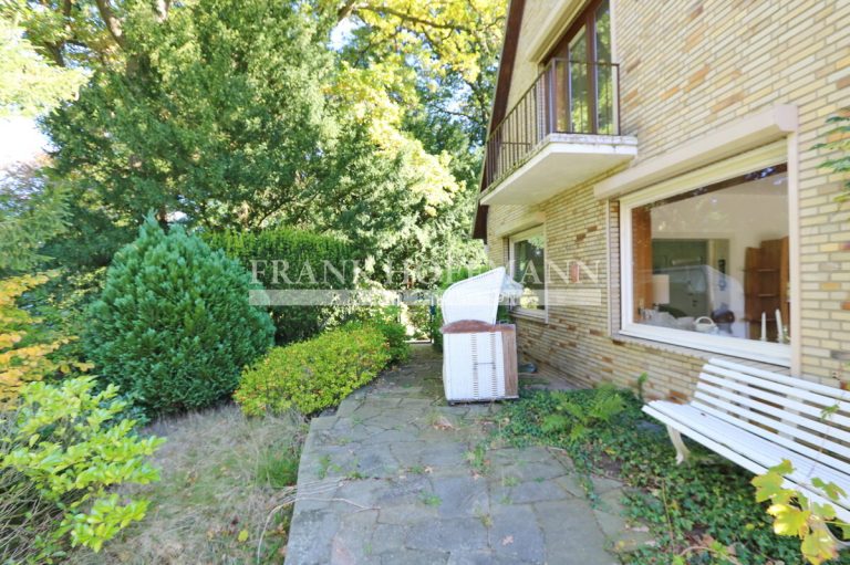 Immobilienangebot - Hamburg - Alle - Zweifamilienhaus auf großem Baugrundstück in Top-Lage von Hamburg-Wellingsbüttel