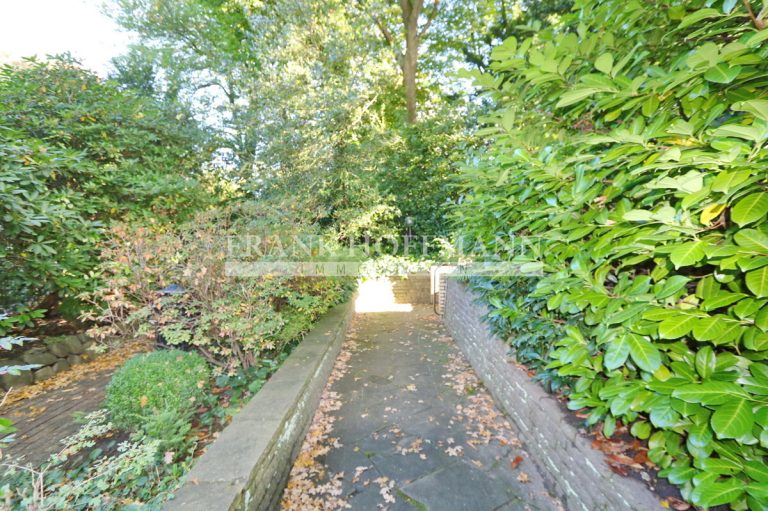 Immobilienangebot - Hamburg - Alle - Zweifamilienhaus auf großem Baugrundstück in Top-Lage von Hamburg-Wellingsbüttel