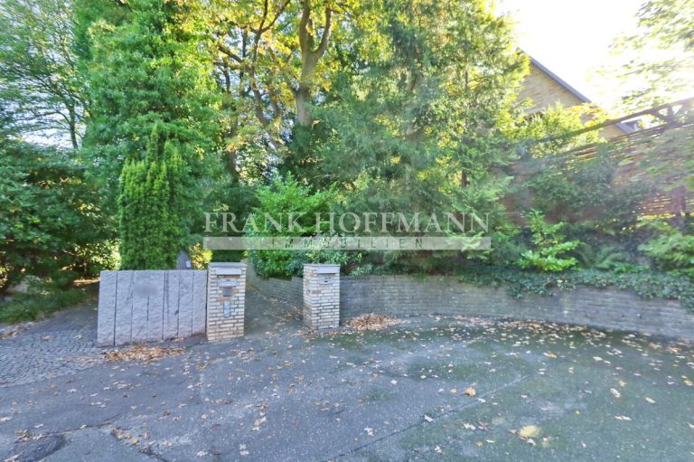 Immobilienangebot - Hamburg - Alle - Zweifamilienhaus auf großem Baugrundstück in Top-Lage von Hamburg-Wellingsbüttel