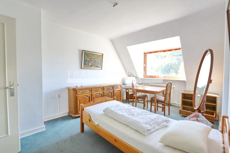 Immobilienangebot - Hamburg - Alle - Zweifamilienhaus auf großem Baugrundstück in Top-Lage von Hamburg-Wellingsbüttel