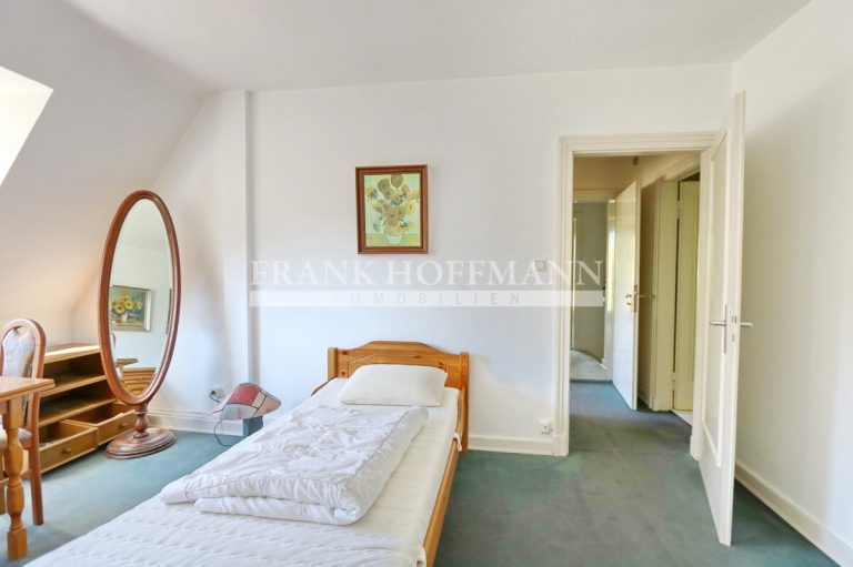 Immobilienangebot - Hamburg - Alle - Zweifamilienhaus auf großem Baugrundstück in Top-Lage von Hamburg-Wellingsbüttel
