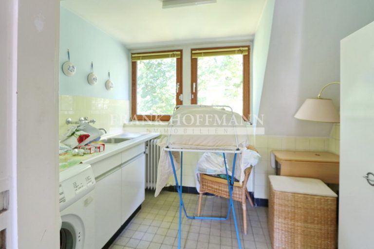Immobilienangebot - Hamburg - Alle - Zweifamilienhaus auf großem Baugrundstück in Top-Lage von Hamburg-Wellingsbüttel