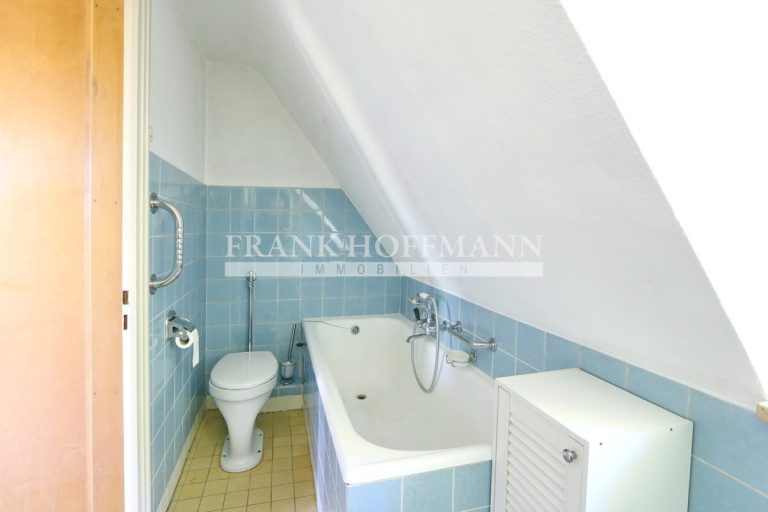 Immobilienangebot - Hamburg - Alle - Zweifamilienhaus auf großem Baugrundstück in Top-Lage von Hamburg-Wellingsbüttel