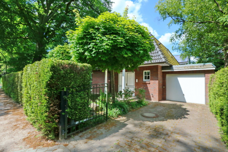 Immobilienangebot - Hamburg - Haus_Wohnung - Tolles Einfamilienhaus mit Garage in Hamburg-Sasel