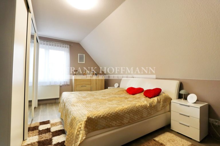Immobilienangebot - Kaltenkirchen - Alle - Lichtdurchflutete Doppelhaushälfte mit Carport in Kaltenkirchen – ideal für Familien oder Paare!