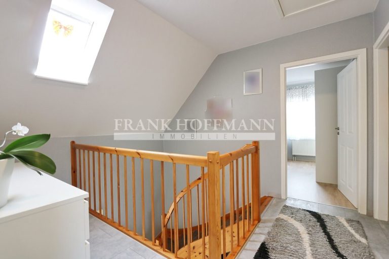 Immobilienangebot - Kaltenkirchen - Alle - Lichtdurchflutete Doppelhaushälfte mit Carport in Kaltenkirchen – ideal für Familien oder Paare!