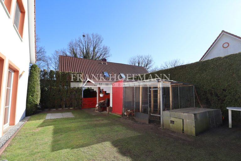 Immobilienangebot - Kaltenkirchen - Alle - Lichtdurchflutete Doppelhaushälfte mit Carport in Kaltenkirchen – ideal für Familien oder Paare!