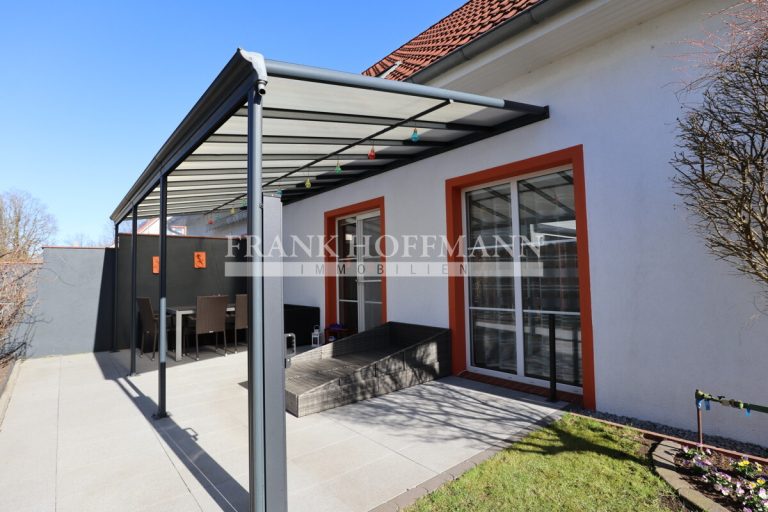 Immobilienangebot - Kaltenkirchen - Alle - Lichtdurchflutete Doppelhaushälfte mit Carport in Kaltenkirchen – ideal für Familien oder Paare!