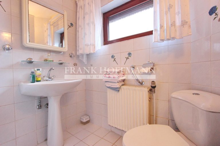 Immobilienangebot - Pinneberg - Alle - Kleines Einfamilienhaus auf großem Grundstück mit Erweiterungsmöglichkeit in Pinneberg
