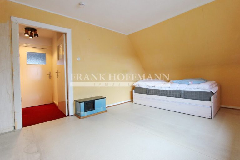 Immobilienangebot - Pinneberg - Alle - Kleines Einfamilienhaus auf großem Grundstück mit Erweiterungsmöglichkeit in Pinneberg