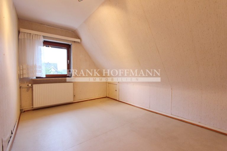 Immobilienangebot - Pinneberg - Alle - Kleines Einfamilienhaus auf großem Grundstück mit Erweiterungsmöglichkeit in Pinneberg