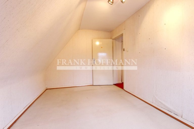 Immobilienangebot - Pinneberg - Alle - Kleines Einfamilienhaus auf großem Grundstück mit Erweiterungsmöglichkeit in Pinneberg