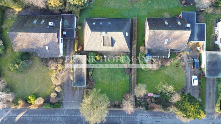 Immobilienangebot - Kaltenkirchen - Alle - Großzügiges Zwei-/Einfamilienhaus in TOP Lage von Kaltenkirchen!