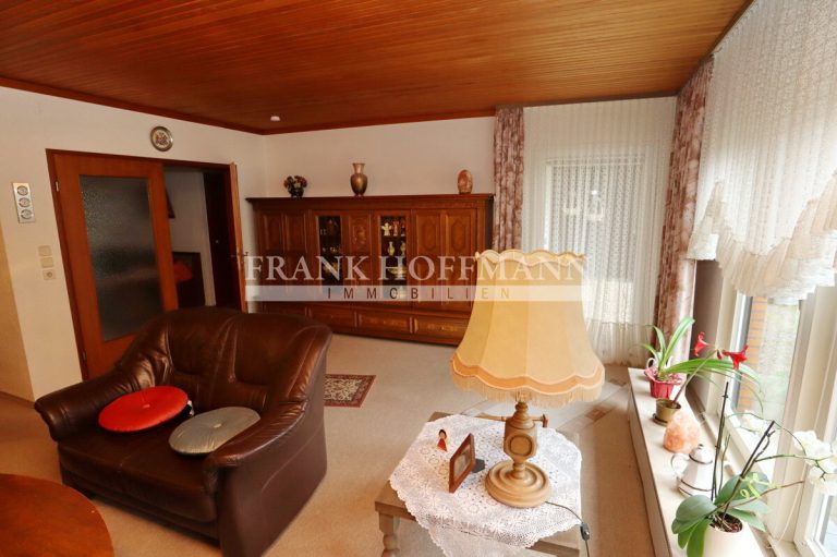 Immobilienangebot - Kaltenkirchen - Alle - Großzügiges Zwei-/Einfamilienhaus in TOP Lage von Kaltenkirchen!