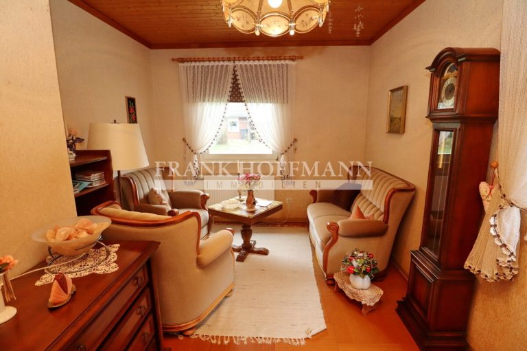 Immobilienangebot - Kaltenkirchen - Alle - Großzügiges Zwei-/Einfamilienhaus in TOP Lage von Kaltenkirchen!