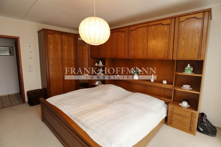 Immobilienangebot - Kaltenkirchen - Alle - Großzügiges Zwei-/Einfamilienhaus in TOP Lage von Kaltenkirchen!