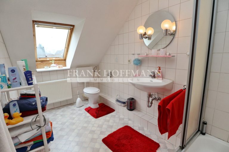 Immobilienangebot - Kaltenkirchen - Alle - Großzügiges Zwei-/Einfamilienhaus in TOP Lage von Kaltenkirchen!