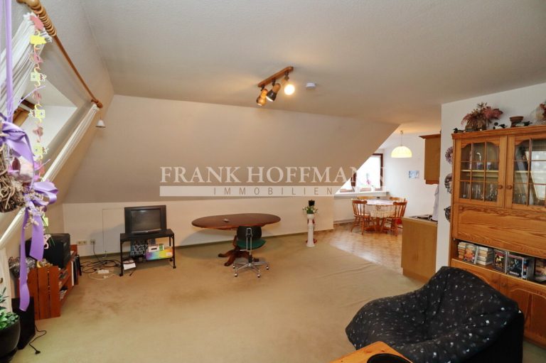 Immobilienangebot - Kaltenkirchen - Alle - Großzügiges Zwei-/Einfamilienhaus in TOP Lage von Kaltenkirchen!