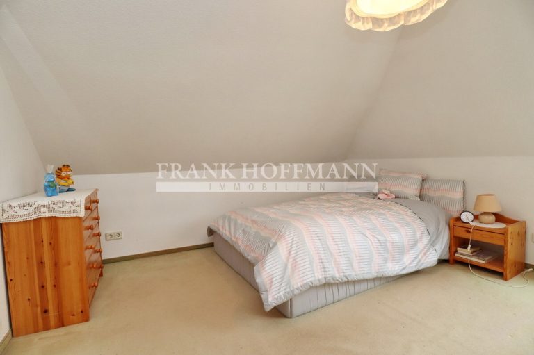 Immobilienangebot - Kaltenkirchen - Alle - Großzügiges Zwei-/Einfamilienhaus in TOP Lage von Kaltenkirchen!