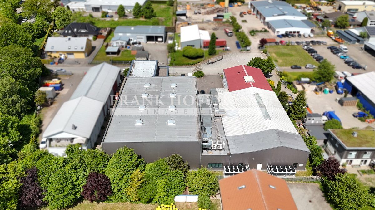 V9809 Außenaufnahme 4 Immobilienangebot - Henstedt-Ulzburg - Commercial_Hallen - Im Gewerbepark-Nord - Industriehalle mit Bürotrakt in Henstedt-Ulzburg