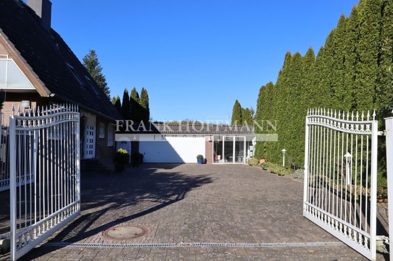Immobilienangebot - Bönningstedt - Alle - Platz für die ganze Familie: Einfamilienhaus mit großem Grundstück und Doppelgarage in Bönningstedt