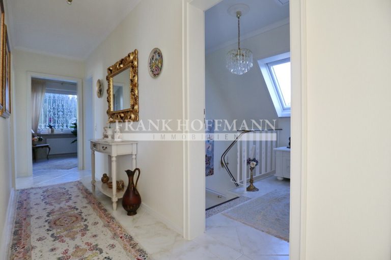 Immobilienangebot - Bönningstedt - Alle - Platz für die ganze Familie: Einfamilienhaus mit großem Grundstück und Doppelgarage in Bönningstedt