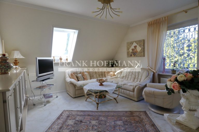 Immobilienangebot - Bönningstedt - Alle - Platz für die ganze Familie: Einfamilienhaus mit großem Grundstück und Doppelgarage in Bönningstedt