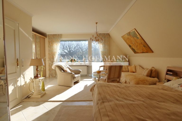 Immobilienangebot - Bönningstedt - Alle - Platz für die ganze Familie: Einfamilienhaus mit großem Grundstück und Doppelgarage in Bönningstedt