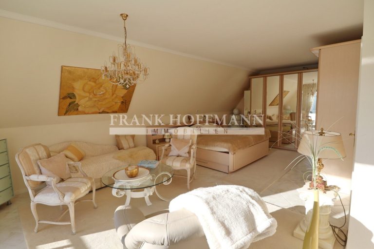 Immobilienangebot - Bönningstedt - Alle - Platz für die ganze Familie: Einfamilienhaus mit großem Grundstück und Doppelgarage in Bönningstedt