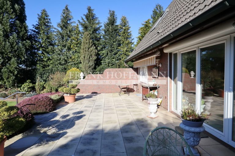 Immobilienangebot - Bönningstedt - Alle - Platz für die ganze Familie: Einfamilienhaus mit großem Grundstück und Doppelgarage in Bönningstedt