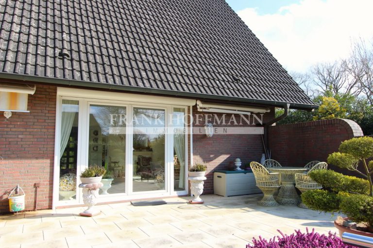 Immobilienangebot - Bönningstedt - Alle - Platz für die ganze Familie: Einfamilienhaus mit großem Grundstück und Doppelgarage in Bönningstedt