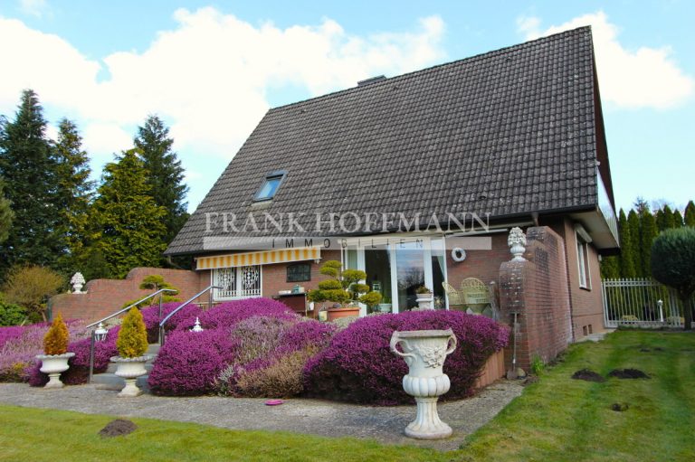 Immobilienangebot - Bönningstedt - Alle - Platz für die ganze Familie: Einfamilienhaus mit großem Grundstück und Doppelgarage in Bönningstedt