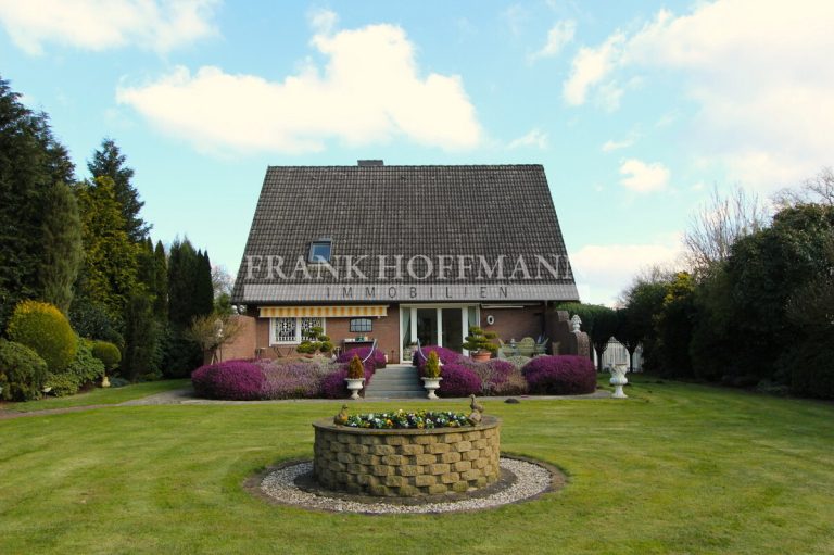 Immobilienangebot - Bönningstedt - Alle - Platz für die ganze Familie: Einfamilienhaus mit großem Grundstück und Doppelgarage in Bönningstedt
