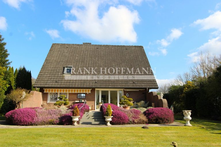 Immobilienangebot - Bönningstedt - Alle - Platz für die ganze Familie: Einfamilienhaus mit großem Grundstück und Doppelgarage in Bönningstedt