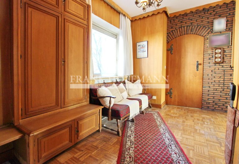 Immobilienangebot - Hamburg - Alle - 2-Zimmer-Wohnung mit viel Potenzial in Hamburg-Eimsbüttel - Balkon + 2 TG-Stellplätze