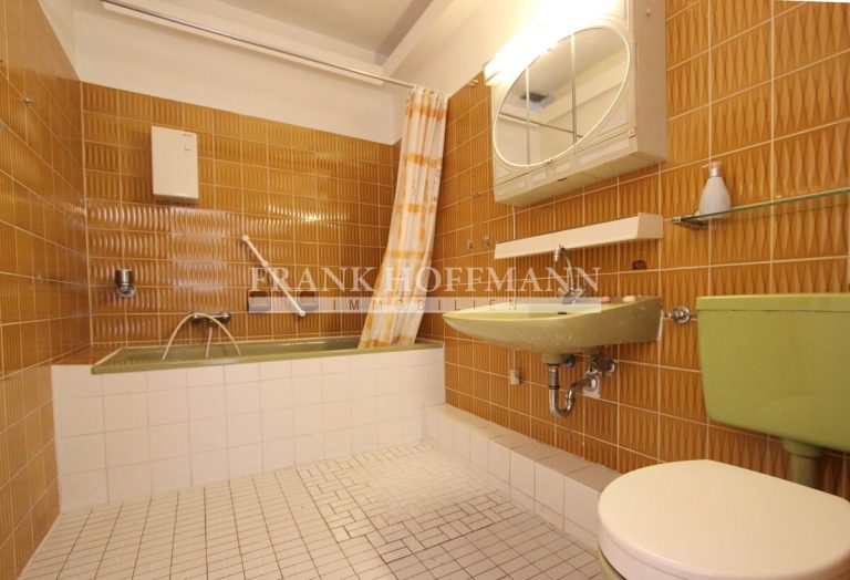 Immobilienangebot - Hamburg - Alle - 2-Zimmer-Wohnung mit viel Potenzial in Hamburg-Eimsbüttel - Balkon + 2 TG-Stellplätze