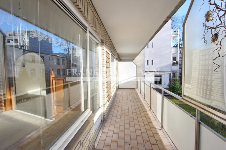 Immobilienangebot - Hamburg - Alle - 2-Zimmer-Wohnung mit viel Potenzial in Hamburg-Eimsbüttel - Balkon + 2 TG-Stellplätze