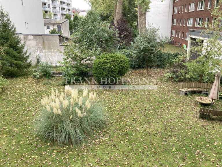 Immobilienangebot - Hamburg - Alle - 2-Zimmer-Wohnung mit viel Potenzial in Hamburg-Eimsbüttel - Balkon + 2 TG-Stellplätze
