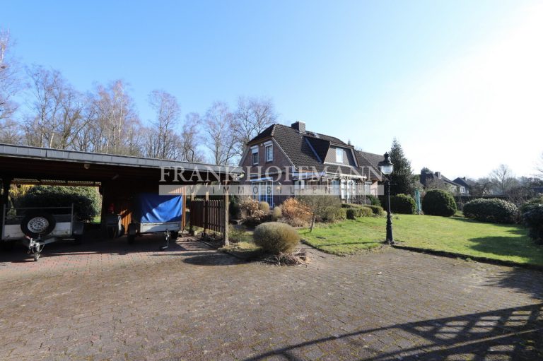 Immobilienangebot - Hamburg - Alle - Junges Einfamilienhaus mit Carport und Teich in Hamburg-Sasel