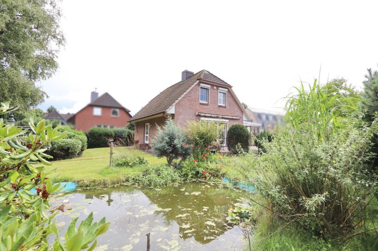 Immobilienangebot - Hamburg - Haus_Wohnung - Einfamilienhaus nahe Erlebengraben am Gehölz und Teich in Hamburg-Sasel