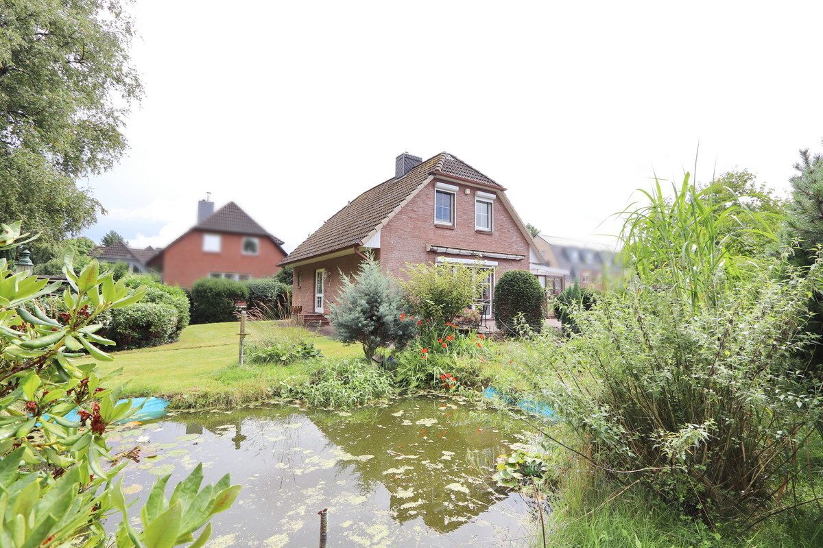 Immobilienangebot - Hamburg - Haus_Wohnung - Einfamilienhaus nahe Erlebengraben am Gehölz und Teich in Hamburg-Sasel
