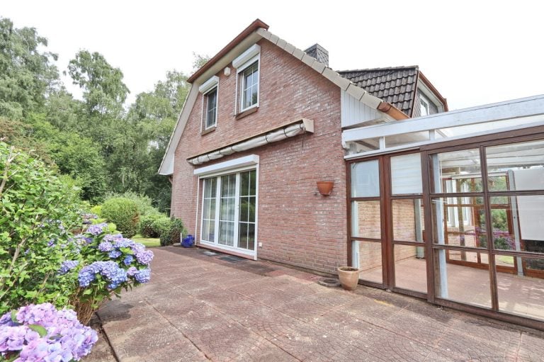 Immobilienangebot - Hamburg - Haus_Wohnung - Einfamilienhaus nahe Erlebengraben am Gehölz und Teich in Hamburg-Sasel