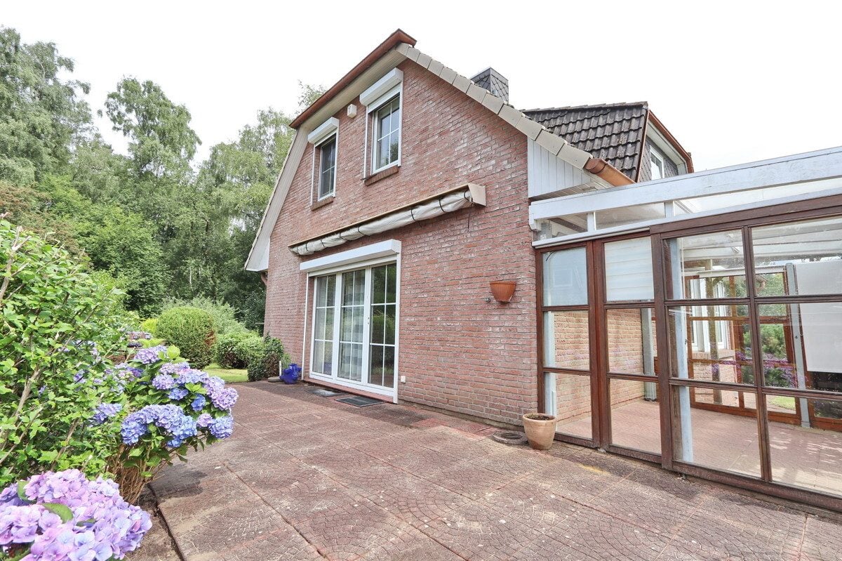 Immobilienangebot - Hamburg - Haus_Wohnung - Einfamilienhaus nahe Erlebengraben am Gehölz und Teich in Hamburg-Sasel